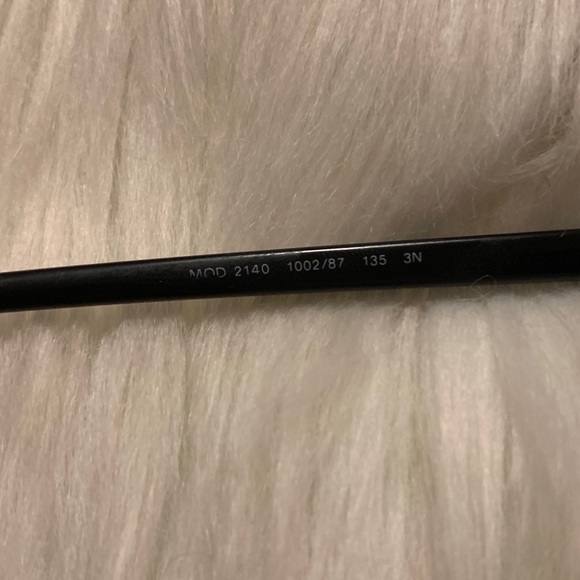 Authentic sunglasses 😎 - Picture 6 of 9